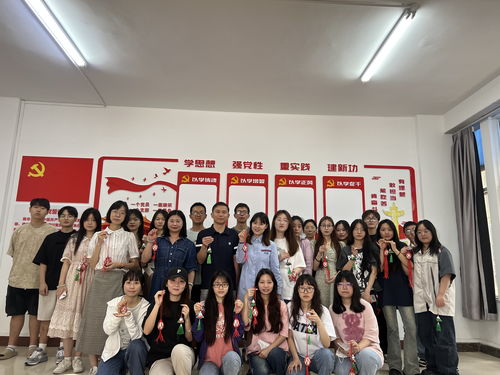 多彩民族,濃情端午 藝術(shù)設(shè)計系開展民族文化傳承暨端午節(jié)活動